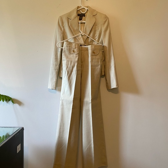 Spring/Summer Women’s Suit - Picture 3 of 7